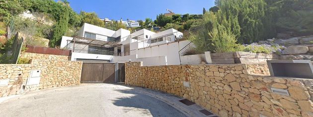 Foto 1 de Casa en venda a calle Castell de Guadalest de 4 habitacions amb terrassa i piscina