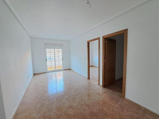 Foto 2 de Piso en venta en San Pedro del Pinatar de 2 habitaciones con terraza y ascensor