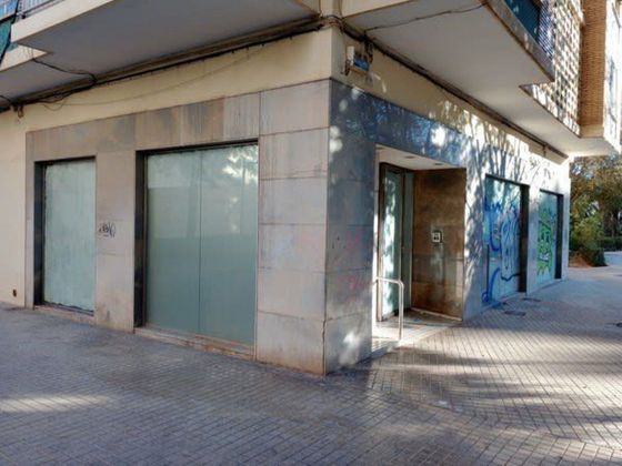 Foto 1 de Local en venda a avenida De Pius XII de 205 m²
