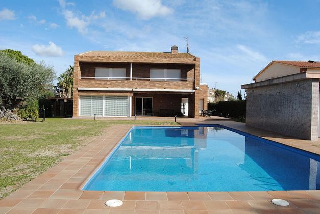 Foto 1 de Casa en venta en La Barquera de 6 habitaciones con terraza y piscina