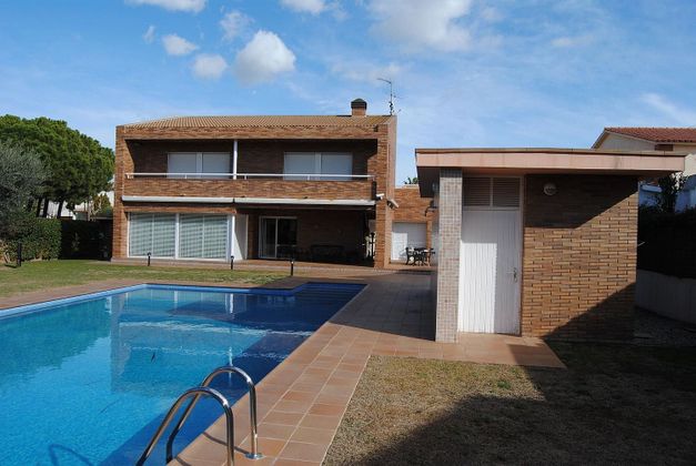 Foto 2 de Casa en venta en La Barquera de 6 habitaciones con terraza y piscina