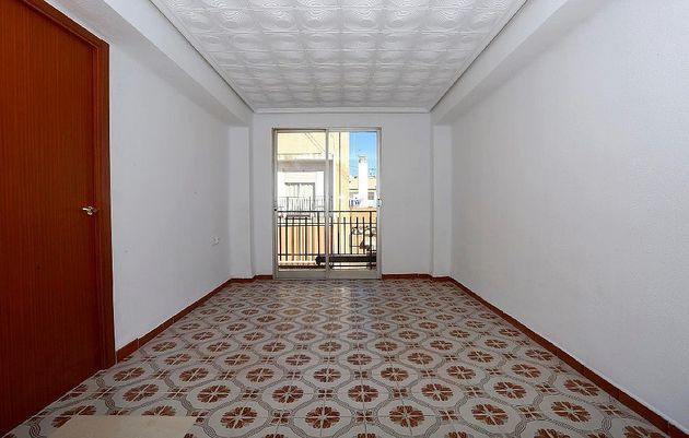 Foto 1 de Venta de piso en Benicalap de 3 habitaciones y 70 m²