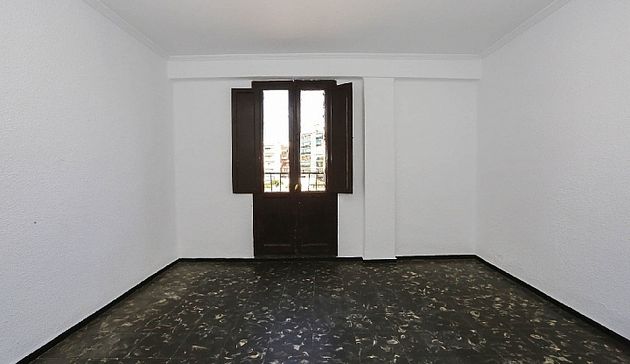 Foto 1 de Venta de piso en Benicalap de 3 habitaciones y 56 m²