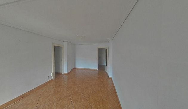 Foto 2 de Venta de piso en Poligono Norte - Villegas - La Fontanilla de 3 habitaciones con ascensor