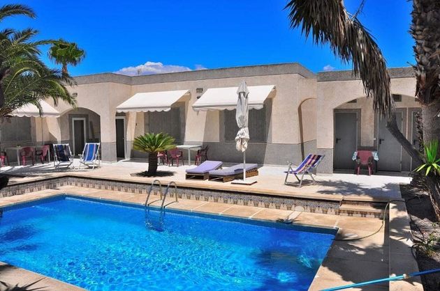Foto 2 de Chalet en venta en El Parador de las Hortichuelas de 4 habitaciones con terraza y piscina