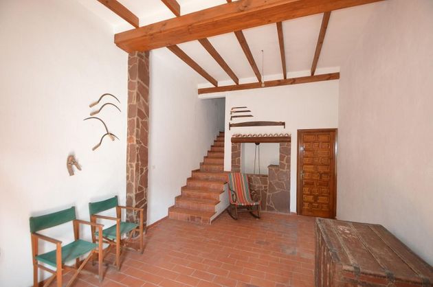 Foto 2 de Casa en venda a calle De Les Parres de 4 habitacions amb terrassa i balcó