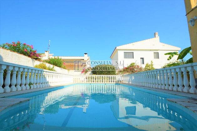 Foto 1 de Venta de chalet en Boverals - Saldonar de 4 habitaciones con terraza y piscina