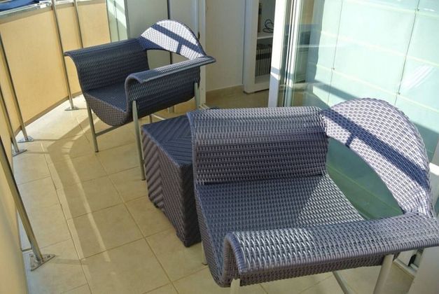 Foto 2 de Ático en alquiler en Marina Botafoc - Platja de Talamanca de 3 habitaciones con terraza y piscina