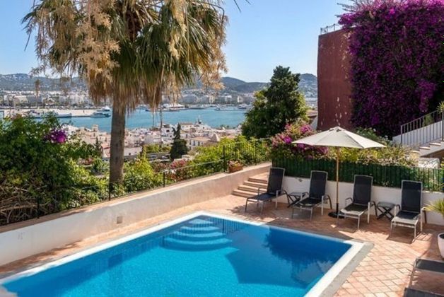 Foto 1 de Pis en venda a Dalt de la Vila - La Marina de 3 habitacions amb terrassa i piscina