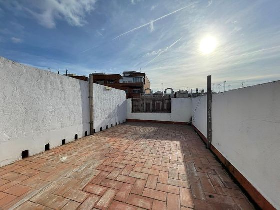 Foto 1 de Ático en venta en La Nova Esquerra de l'Eixample de 2 habitaciones con terraza y balcón