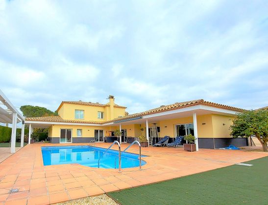 Foto 1 de Xalet en venda a Llagostera de 6 habitacions amb terrassa i piscina