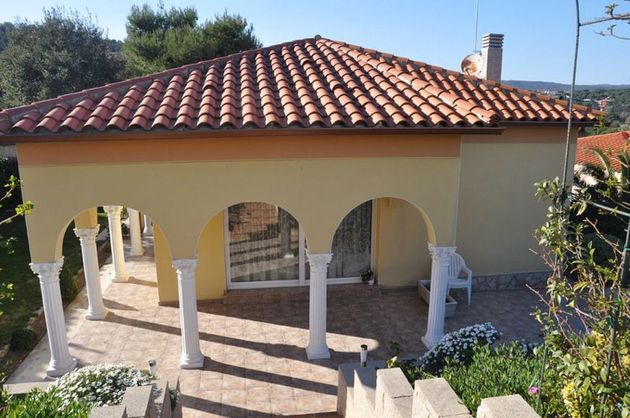 Foto 1 de Xalet en venda a Els Pins - Politur de 3 habitacions amb terrassa i piscina