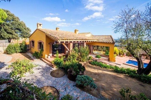 Foto 1 de Casa rural en venda a Mont-Ras de 4 habitacions amb terrassa i piscina