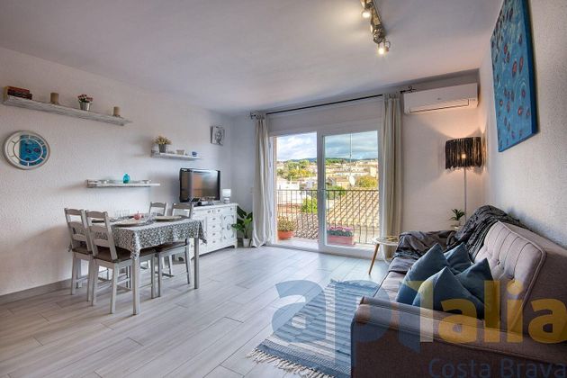 Foto 1 de Pis en venda a calle De Mossèn Jacint Verdaguer de 2 habitacions amb balcó i aire acondicionat