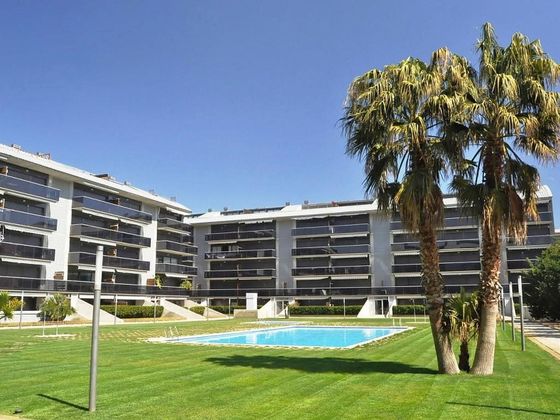 Foto 1 de Piso en venta en avenida Catalunya de 3 habitaciones con terraza y piscina