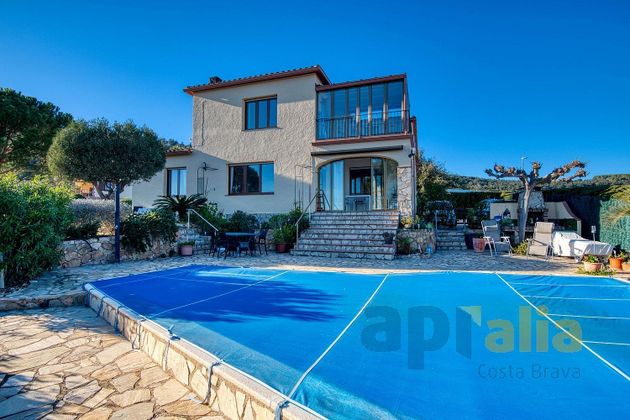 Foto 1 de Xalet en venda a Cabanyes-Mas Ambrós-Mas Pallí de 3 habitacions amb terrassa i piscina