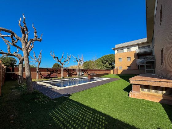 Foto 2 de Pis en venda a calle De la Sardana de 3 habitacions amb terrassa i piscina