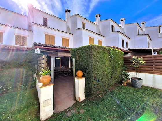 Foto 2 de Venta de casa en calle Balears de 4 habitaciones con terraza y piscina