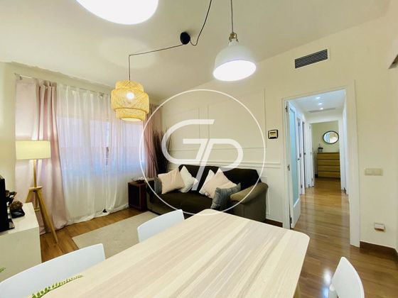 Foto 2 de Piso en alquiler en Sants-Badal de 3 habitaciones con muebles y aire acondicionado