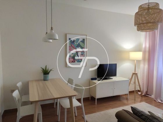Foto 1 de Piso en alquiler en Sants-Badal de 3 habitaciones con muebles y aire acondicionado