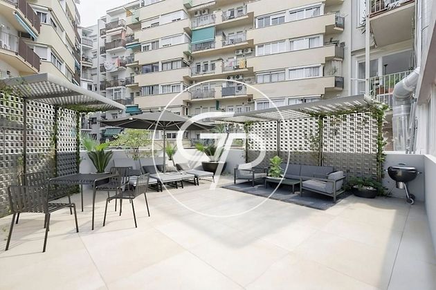 Foto 1 de Pis en venda a El Poble Sec - Parc de Montjuïc de 5 habitacions amb terrassa i balcó