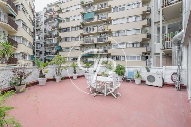 Foto 2 de Pis en venda a El Poble Sec - Parc de Montjuïc de 5 habitacions amb terrassa i balcó