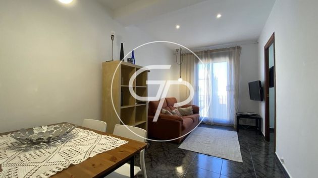 Foto 1 de Piso en alquiler en La Torrassa de 2 habitaciones con muebles y balcón