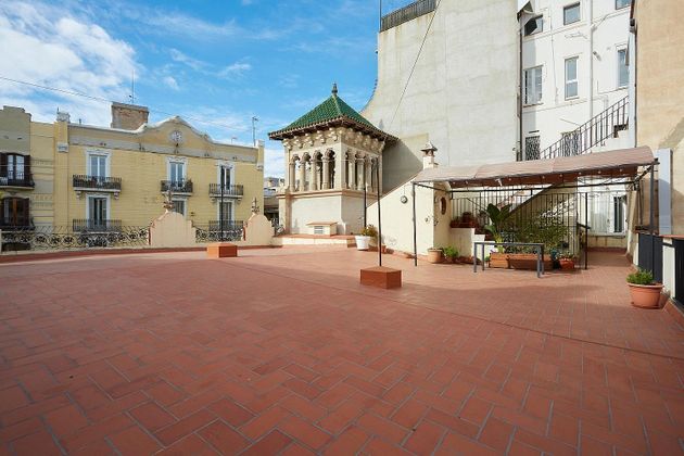 Foto 1 de Dúplex en venda a calle Gran de Gràcia de 4 habitacions amb terrassa i aire acondicionat