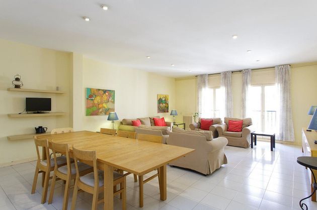 Foto 2 de Dúplex en venda a calle Gran de Gràcia de 4 habitacions amb terrassa i aire acondicionat