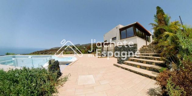 Foto 1 de Casa rural en venda a Alcalá de 2 habitacions amb terrassa i piscina