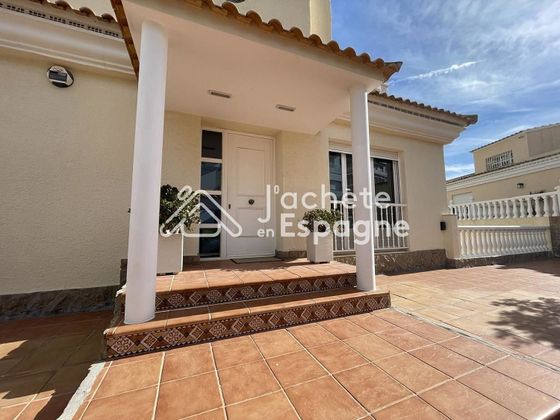 Foto 2 de Casa en venda a El Balcó - Jaume I de 6 habitacions amb terrassa i piscina