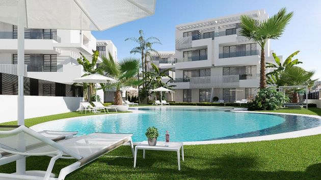 Foto 1 de Piso en venta en Alhama de Murcia de 2 habitaciones con terraza y piscina
