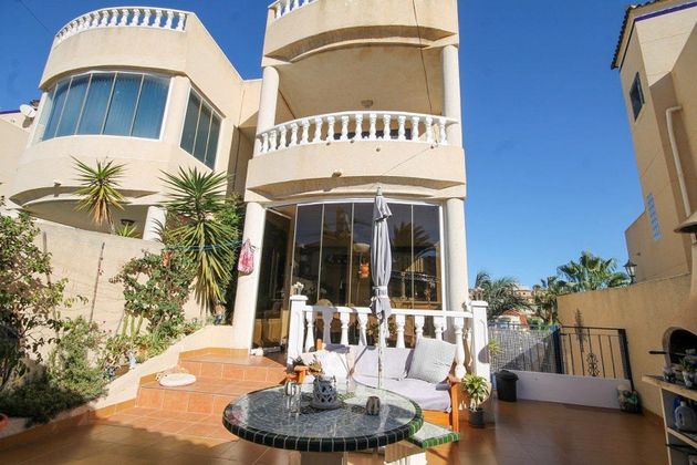 Foto 1 de Casa adossada en venda a San Miguel de Salinas de 4 habitacions amb terrassa i piscina