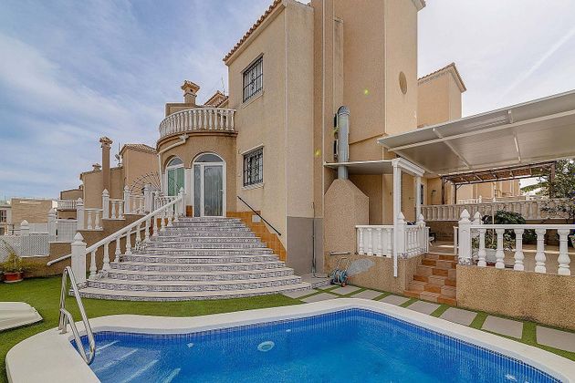 Foto 1 de Casa adossada en venda a San Miguel de Salinas de 3 habitacions amb terrassa i piscina
