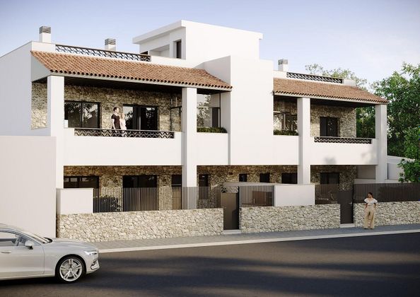 Foto 1 de Casa adossada en venda a El Fondo de les Neus-El Hondon de las Nieves de 3 habitacions amb terrassa i aire acondicionat