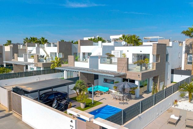 Foto 1 de Venta de chalet en Urbanizaciones de 3 habitaciones con terraza y piscina