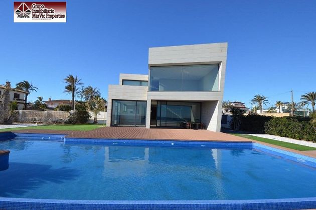 Foto 2 de Chalet en venta en avenida Del Cabo de 6 habitaciones con terraza y piscina