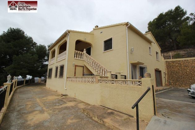 Foto 2 de Casa rural en venda a avenida De Benidorm de 6 habitacions amb terrassa i piscina