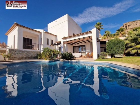 Foto 1 de Casa en lloguer a Cala de Finestrat de 3 habitacions amb terrassa i piscina