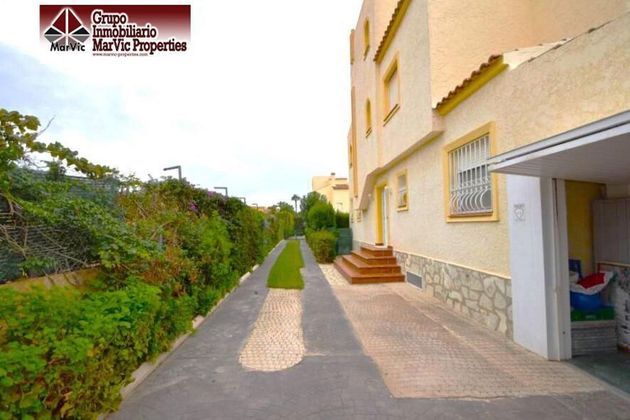 Foto 2 de Venta de chalet en avenida De Montecarlo de 4 habitaciones con terraza y piscina