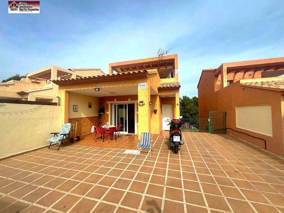 Foto 2 de Chalet en venta en Nucia (la) de 4 habitaciones con terraza y aire acondicionado