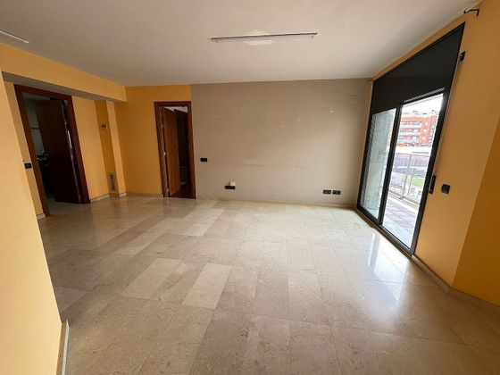 Foto 2 de Piso en venta en Sagrada Familia de 1 habitación con piscina y garaje