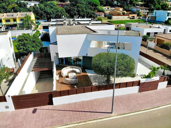 Foto 2 de Venta de casa en pasaje Dels Canyers de 5 habitaciones con terraza y piscina
