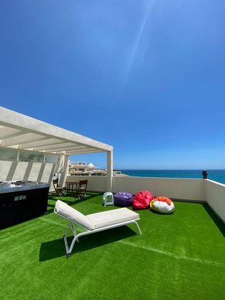 Foto 2 de Àtic en venda a avenida De la Marina de 3 habitacions amb terrassa i piscina