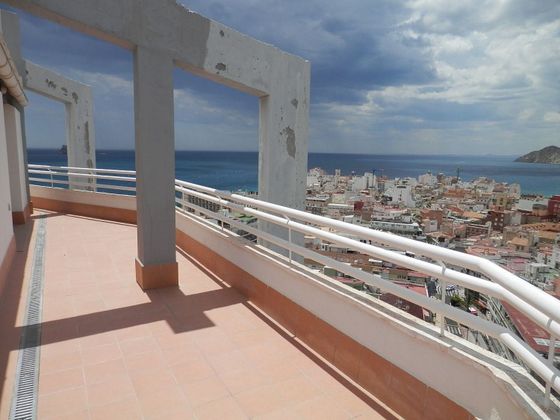 Foto 2 de Pis en venda a Playa de Poniente de 6 habitacions amb terrassa i piscina