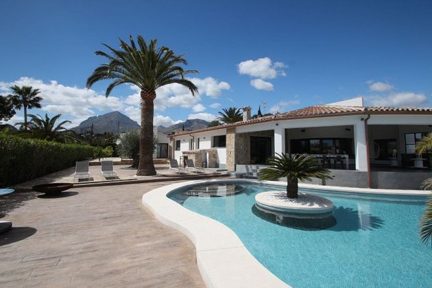 Foto 1 de Casa en venta en Nucia (la) de 3 habitaciones con piscina y aire acondicionado