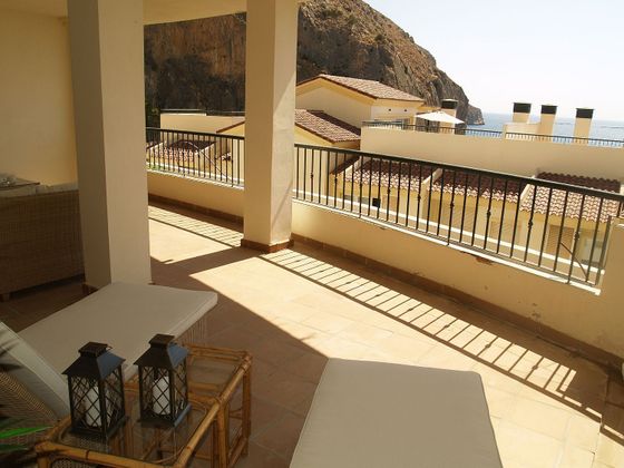 Foto 1 de Venta de piso en Zona de Mascarat de 2 habitaciones con terraza y piscina