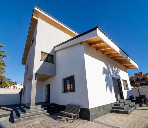 Foto 1 de Venta de casa en Alfaz del Pi Pueblo-Urbanizaciones de 4 habitaciones con piscina y garaje