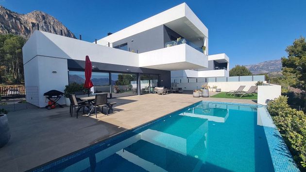 Foto 1 de Casa en venda a Polop de 7 habitacions amb terrassa i piscina