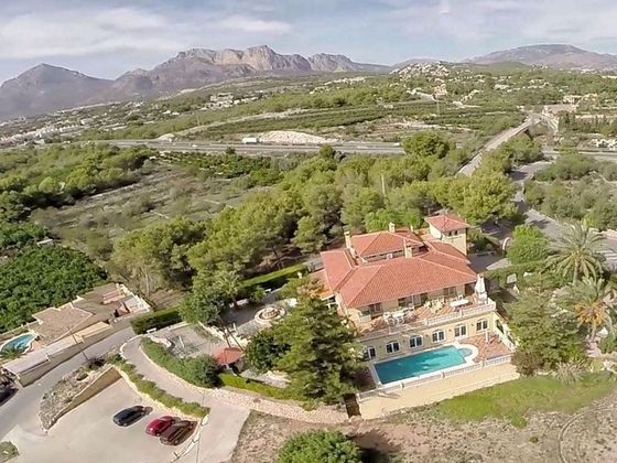 Foto 1 de Casa en venda a Alfaz del Pi Pueblo-Urbanizaciones de 10 habitacions amb terrassa i piscina